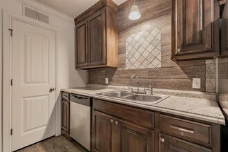 319 E Edwards St in Edmond, OK - Building Photo - Building Photo