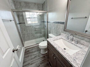 1621 Burney Ln, Unit 3 in Cincinnati, OH - Foto de edificio - Building Photo