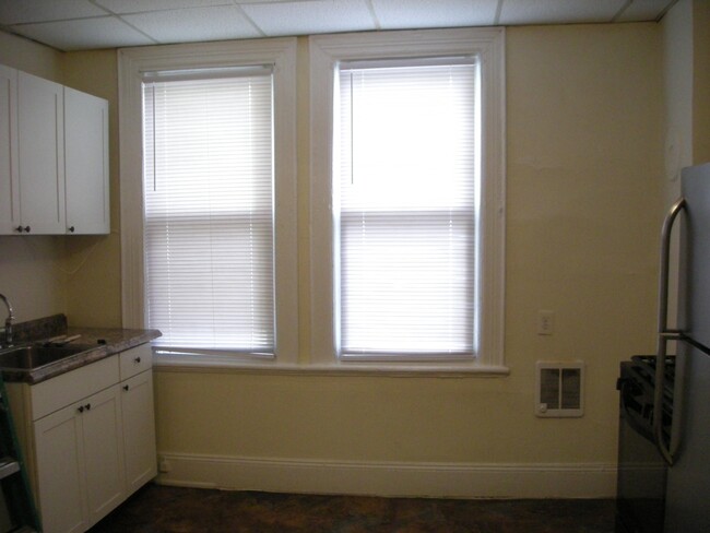 87 W 25th St in Bayonne, NJ - Foto de edificio - Building Photo