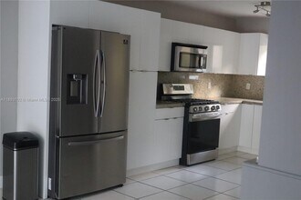 7901 Northwest 33rd Street in Hollywood, FL - Building Photo - Building Photo