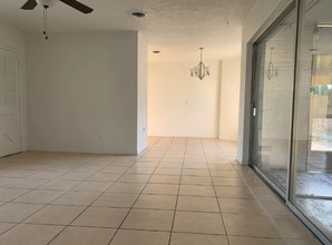 2127 Bougainvillea St in Sarasota, FL - Building Photo - Building Photo