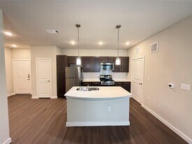 2102 Antoine Dr in Houston, TX - Building Photo