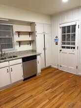 2560 Wood Valley Dr in East Point, GA - Building Photo - Building Photo
