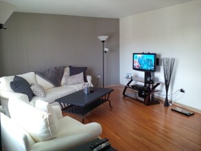 1603 Waukegan Rd in Glenview, IL - Foto de edificio - Building Photo