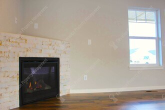 974 NW Oak Ave in Redmond, OR - Building Photo - Building Photo