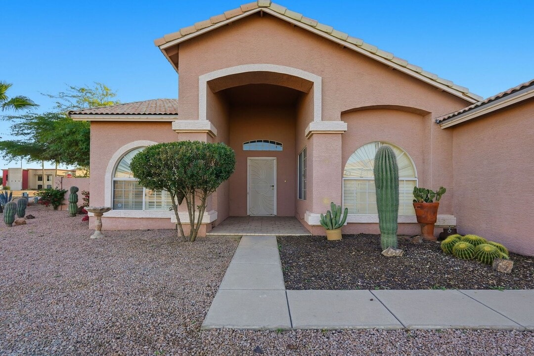 2069 N Pebble Beach Dr in Casa Grande, AZ - Building Photo