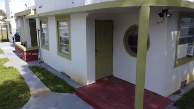 7802 NW 8th Ave in Miami, FL - Building Photo - Building Photo