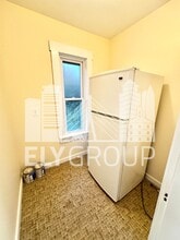 10 Spruce St, Unit 2 in Clinton, MA - Foto de edificio - Building Photo