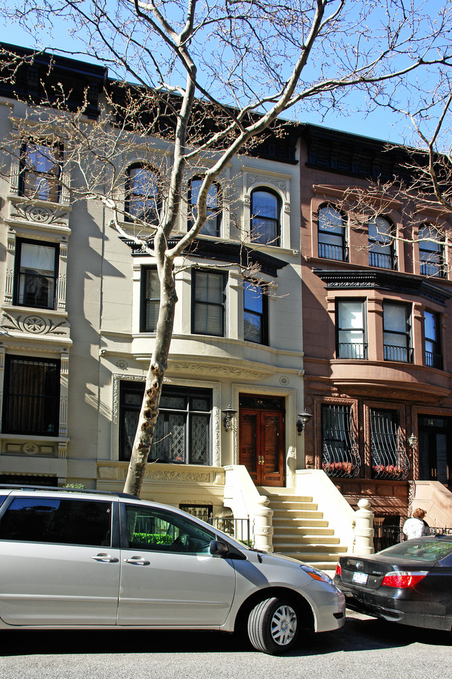 12 W 83rd St in New York, NY - Building Photo - Building Photo