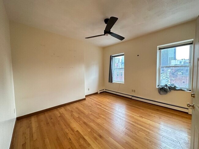 2 North Sq, Unit 4 in Boston, MA - Building Photo - Building Photo