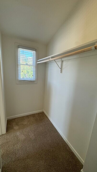10816 3/4 Lindbrook Dr in Los Angeles, CA - Building Photo