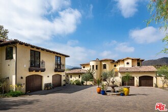 1101 Cold Canyon Rd in Calabasas, CA - Building Photo - Building Photo