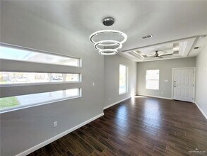 5805 Nightingale Ave, Unit 2 in McAllen, TX - Foto de edificio - Building Photo