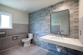 Creekwood Villas in Oceanside, CA - Building Photo - Building Photo