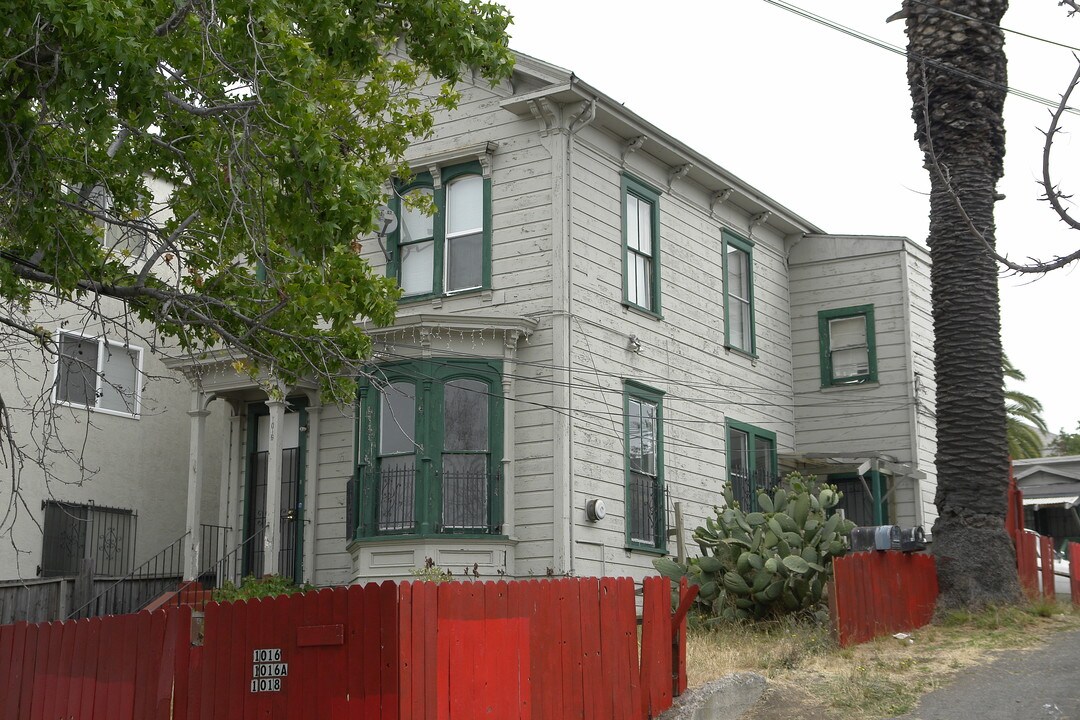 1016-1018 E 23rd St in Oakland, CA - Foto de edificio