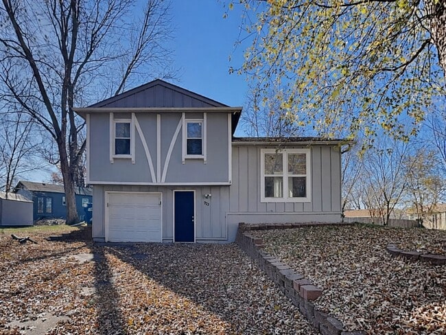 property at 923 NE Westwind Cir