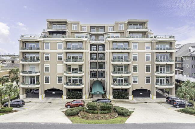 Fleur Du Lac Condominiums in Metairie, LA - Building Photo - Building Photo