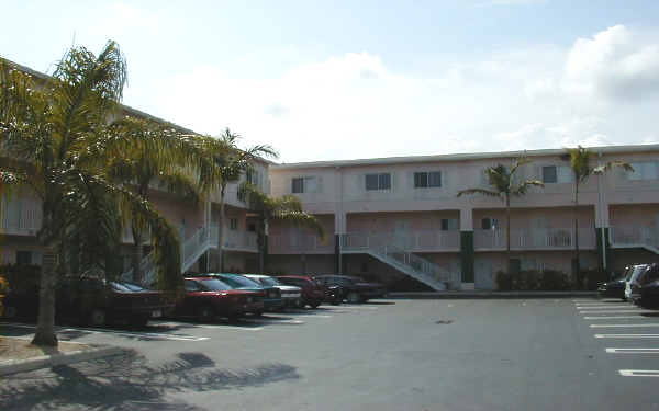 Groves At Kandall Lakes in Miami, FL - Foto de edificio - Building Photo