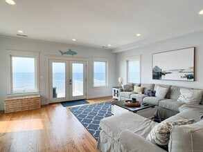 33 Melba St in Milford, CT - Building Photo - Building Photo