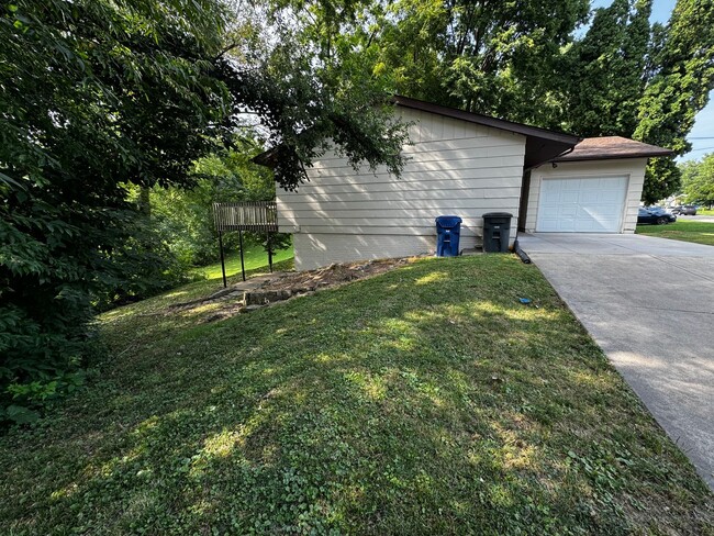 702 30th St-Unit -A in Bettendorf, IA - Building Photo - Building Photo