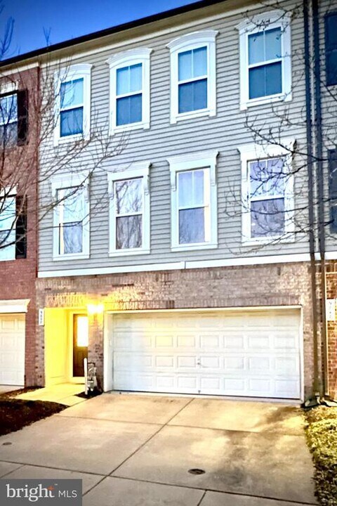 9850 Garden Ranges in Laurel, MD - Building Photo