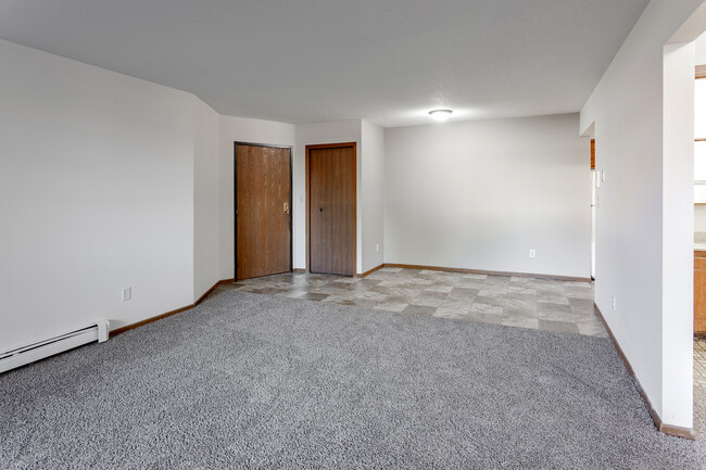 Anchor Pointe Apartments in St. Cloud, MN - Building Photo - Interior Photo