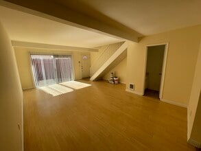 719 N Eucalyptus Ave in Inglewood, CA - Foto de edificio - Building Photo