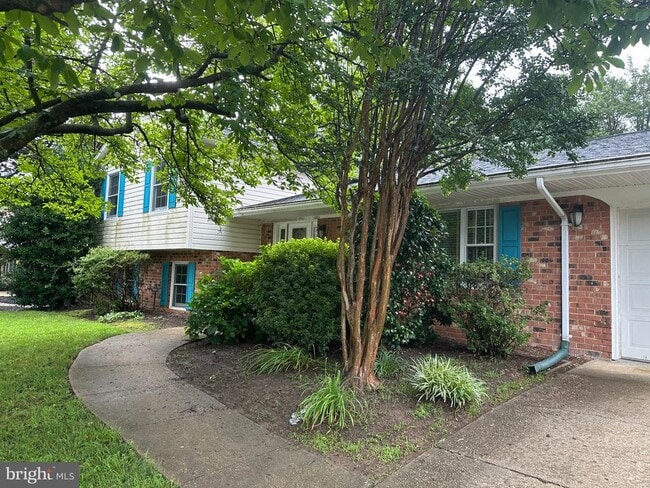 2505 Rocky Branch Rd in Vienna, VA - Building Photo - Building Photo