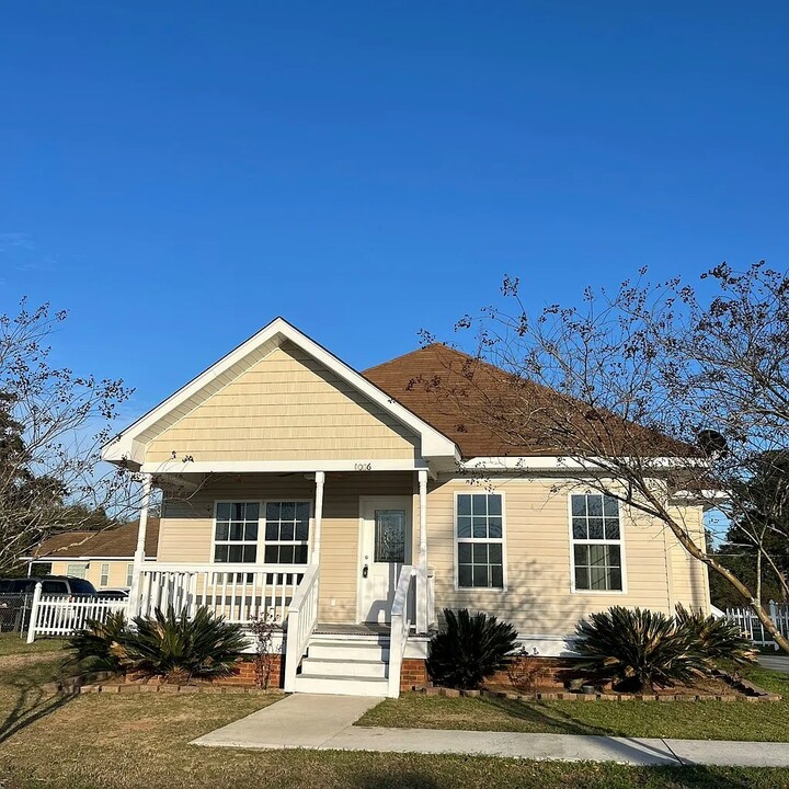 1006 S Jefferson St in Albany, GA - Building Photo