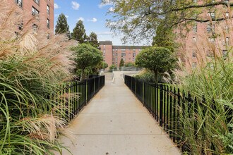 Wavecrest Gardens in Far Rockaway, NY - Foto de edificio - Building Photo