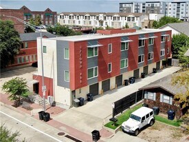 403 College Main St in College Station, TX - Building Photo