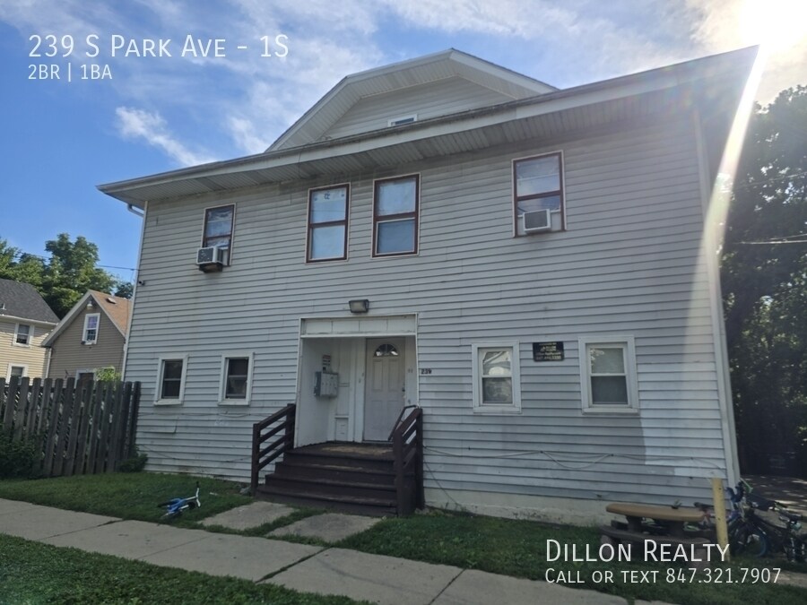 239 S Park Ave in Waukegan, IL - Building Photo