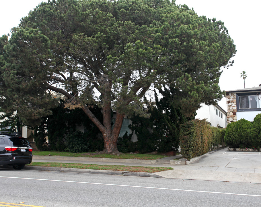 1327 11th St in Santa Monica, CA - Foto de edificio