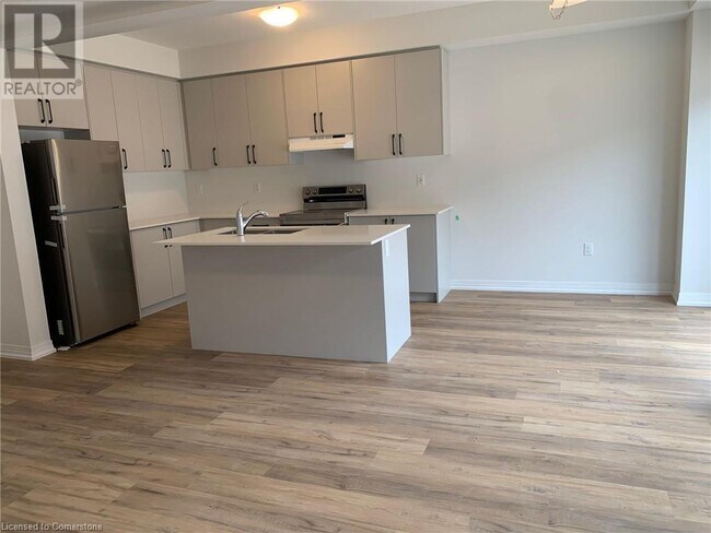 155 Equestrian Way in Cambridge, ON - Building Photo - Building Photo