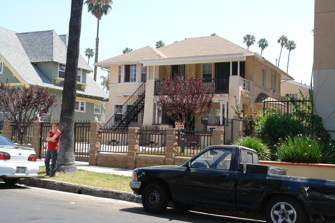 960 Menlo Ave in Los Angeles, CA - Building Photo