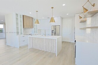 8800 NW 98th Ct in Doral, FL - Building Photo - Building Photo