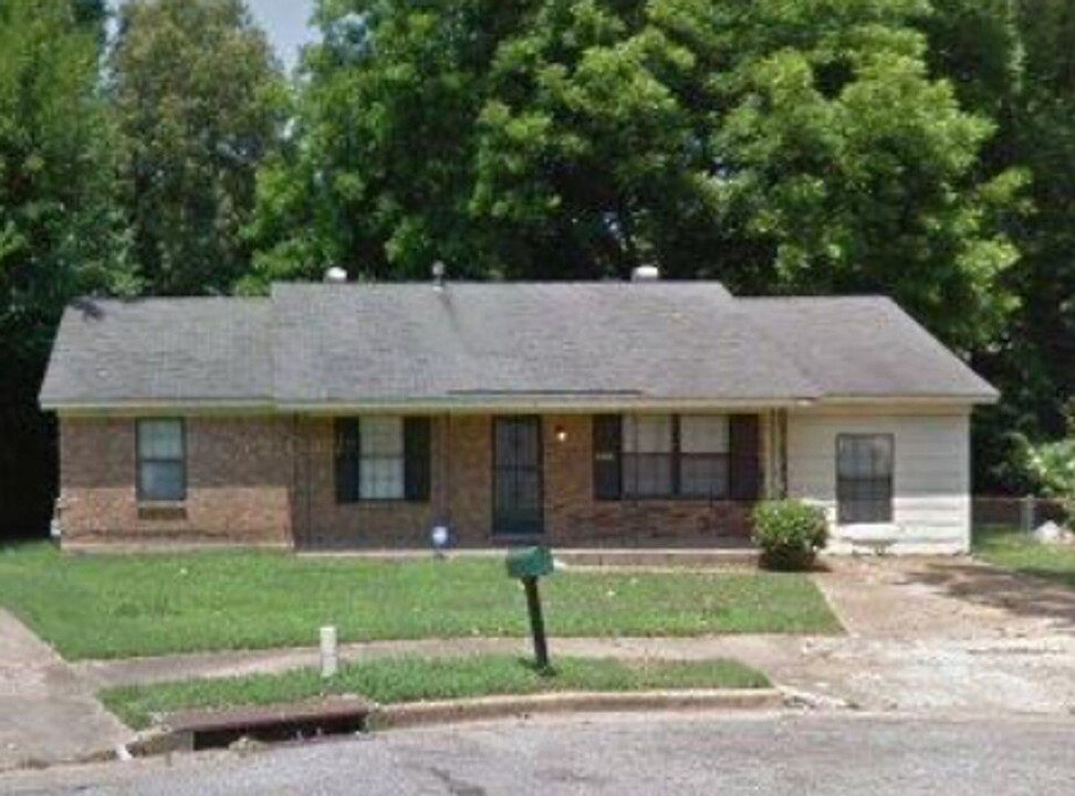 3299 Amselle Cir in Memphis, TN - Foto de edificio