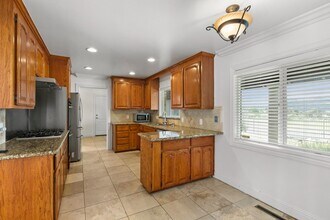 1824 Black Mountain Rd in Hillsborough, CA - Building Photo - Building Photo