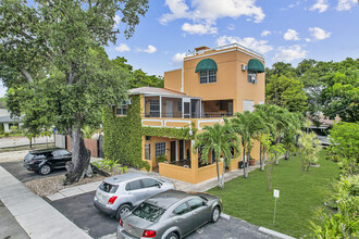 3095 NW 11th St in Miami, FL - Building Photo - Building Photo