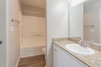 Bella Vista in Santa Clara, CA - Foto de edificio - Interior Photo