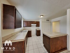 5619 N 61st Cir in Glendale, AZ - Building Photo - Building Photo