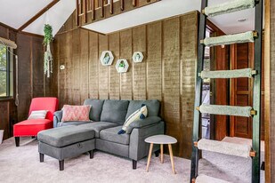 325 Poplar Hill Ln in Bristol, TN - Building Photo