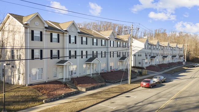 Pine Rock in Hamden, CT - Building Photo - Building Photo