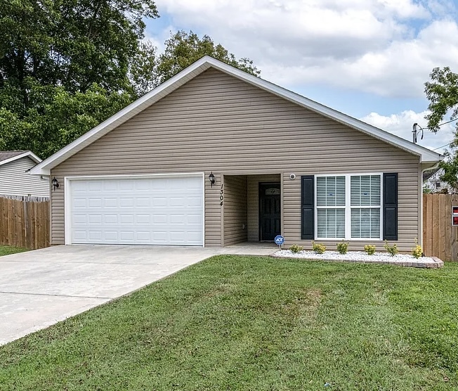 1304 Jefferson Ave in Maryville, TN - Building Photo