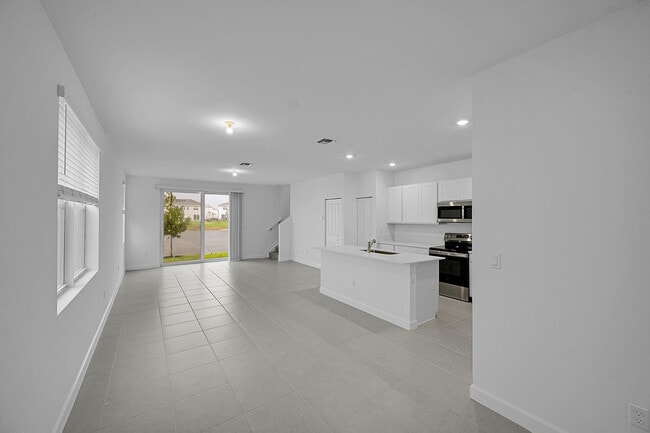 548 Rivergrass St in Port St. Lucie, FL - Building Photo - Building Photo