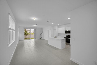 520 Rivergrass St in Port St. Lucie, FL - Building Photo - Building Photo