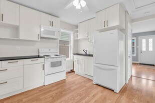 294 Elizabeth St in Guelph, ON - Building Photo