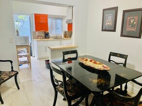 2 NE 45th St in Miami, FL - Building Photo - Building Photo