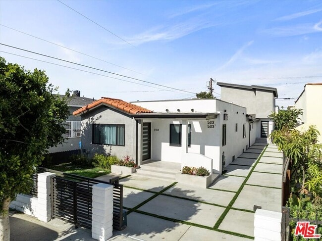 5413 Homeside Ave in Los Angeles, CA - Foto de edificio - Building Photo