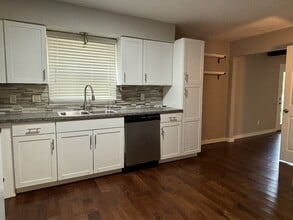 8326 Christiana Ln in Indianapolis, IN - Building Photo - Building Photo